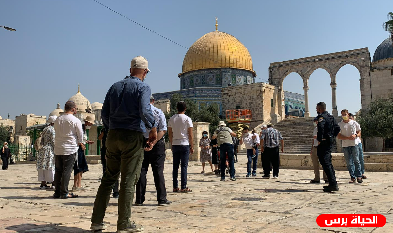 مستوطنون يقتحمون باحات الأقصى